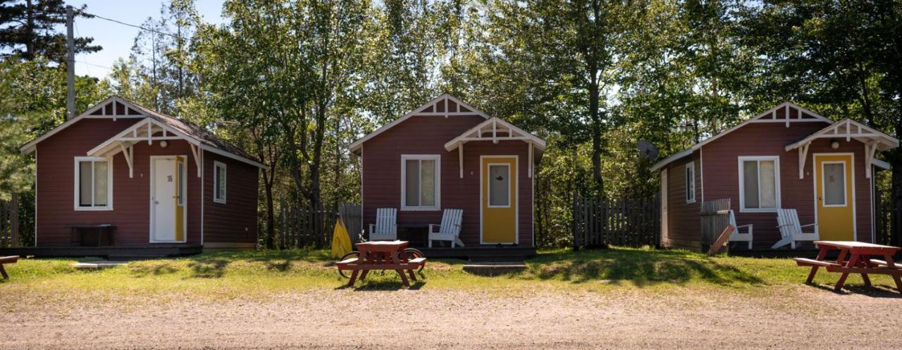 Complexe D'Hebergement La Maison Touristique Dugas Caraquet Exteriör bild