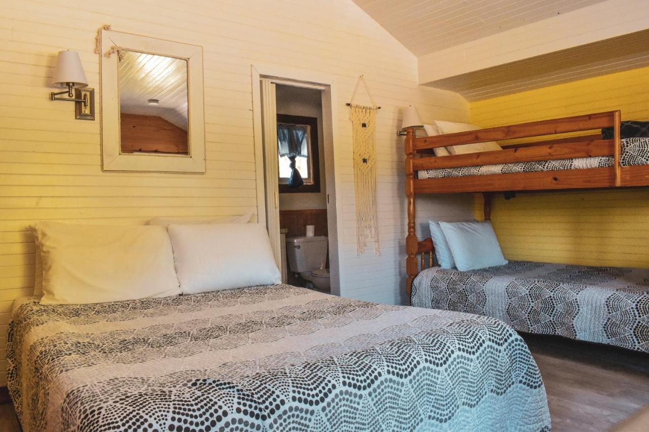 Complexe D'Hebergement La Maison Touristique Dugas Caraquet Exteriör bild