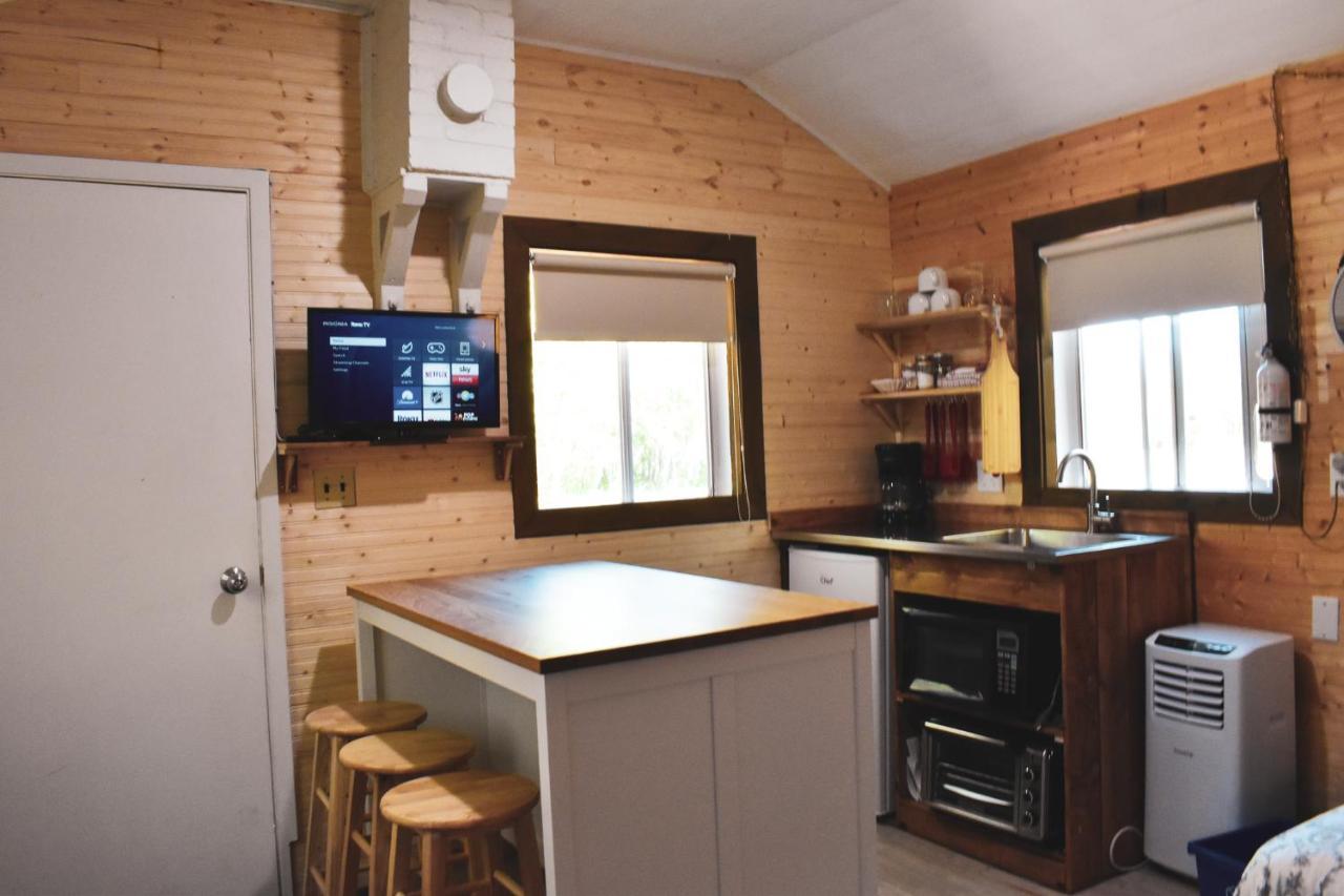 Complexe D'Hebergement La Maison Touristique Dugas Caraquet Exteriör bild