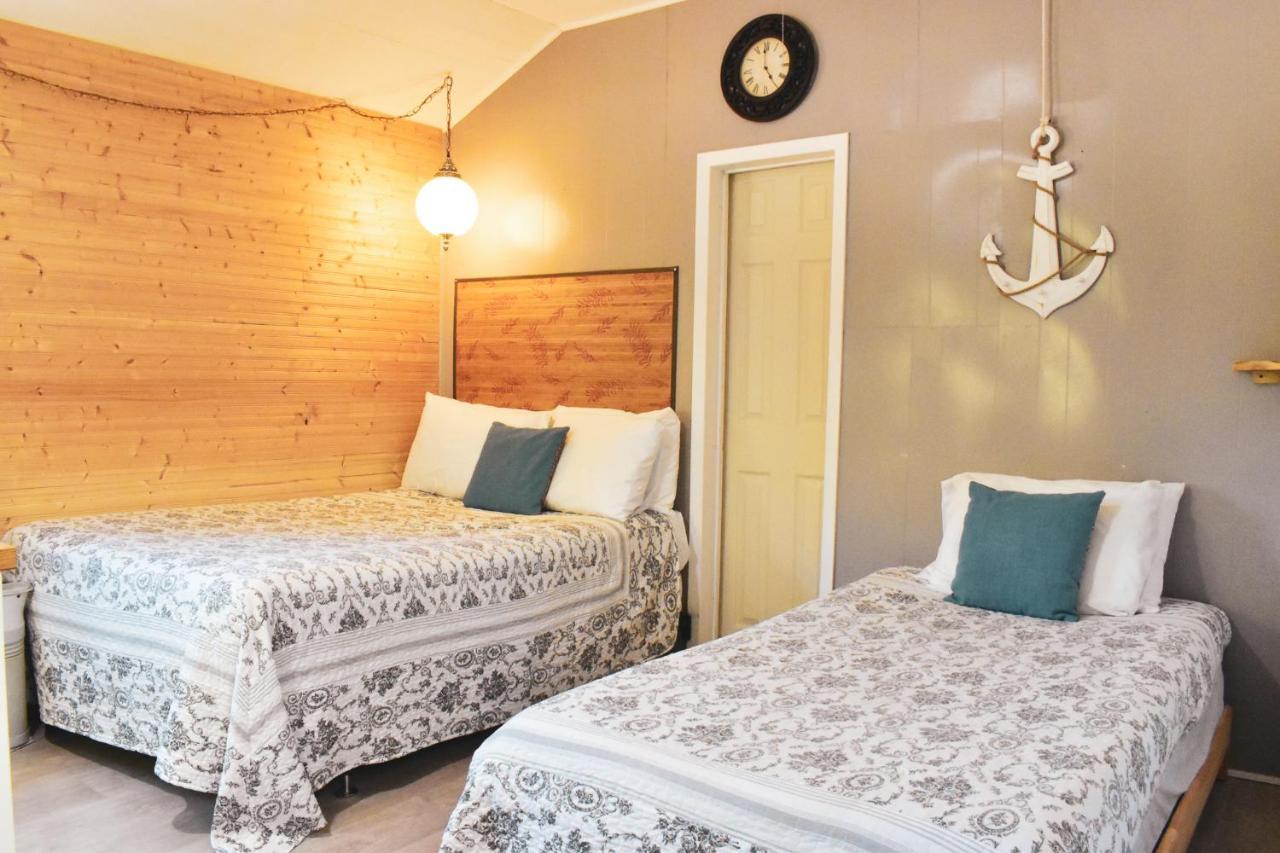 Complexe D'Hebergement La Maison Touristique Dugas Caraquet Exteriör bild