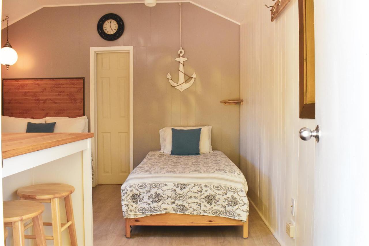 Complexe D'Hebergement La Maison Touristique Dugas Caraquet Exteriör bild