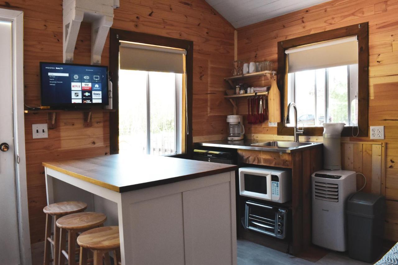 Complexe D'Hebergement La Maison Touristique Dugas Caraquet Exteriör bild