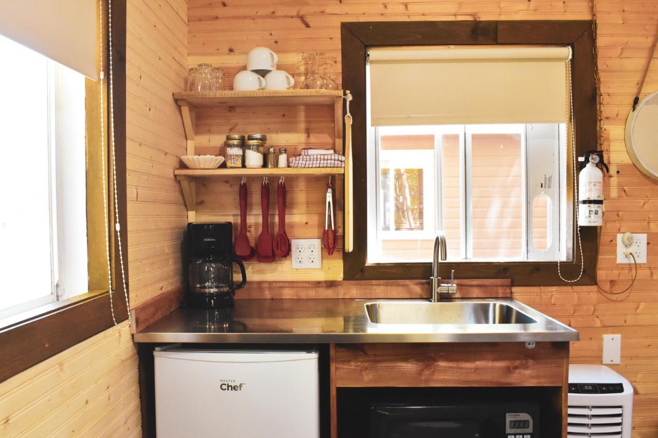 Complexe D'Hebergement La Maison Touristique Dugas Caraquet Exteriör bild