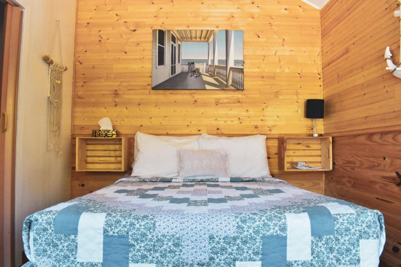 Complexe D'Hebergement La Maison Touristique Dugas Caraquet Exteriör bild