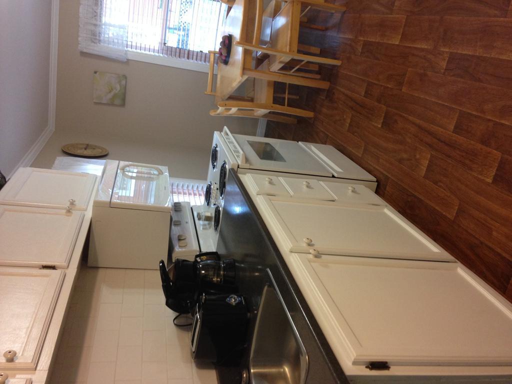 Complexe D'Hebergement La Maison Touristique Dugas Caraquet Exteriör bild